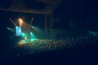 「尾崎世界観の日 2025 完全独演」の様子。（撮影：神藤剛）