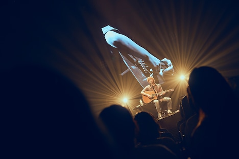 「尾崎世界観の日 2025 完全独演」の様子。(撮影:神藤剛)