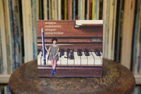 坂本真綾「シンガーソングライター」初回限定盤（撮影：音楽ナタリー編集部）