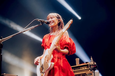 HARUNA(Vo, G / SCANDAL)(Photo by toya )