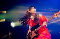 TOMOMI（B / SCANDAL）（Photo by toya ）