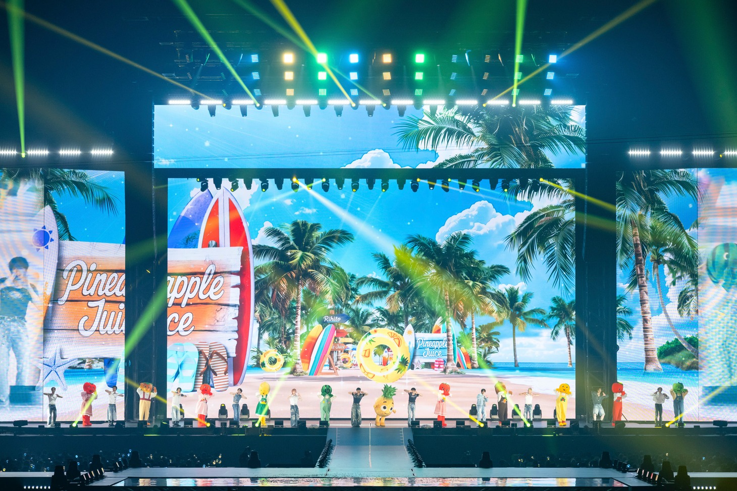 「2025 INI 3RD ARENA LIVE TOUR [XQUARE]」愛知・バンテリンドーム ナゴヤ公演の様子。（撮影：田中聖太郎写真事務所）©LAPONE ENTERTAINMENT