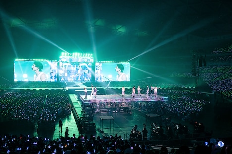 「2025 INI 3RD ARENA LIVE TOUR [XQUARE]」愛知・バンテリンドーム ナゴヤ公演の様子。（撮影：田中聖太郎写真事務所）©LAPONE ENTERTAINMENT