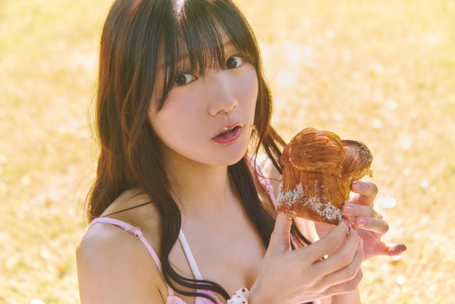 黒ビキニの河田陽菜、装飾に心奪われ瞳を閉じる　2nd写真集先行カット第7弾公開