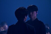 「FACE」のパフォーマンスの様子。