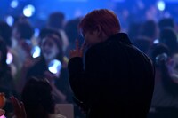 「FACE」のパフォーマンスの様子。