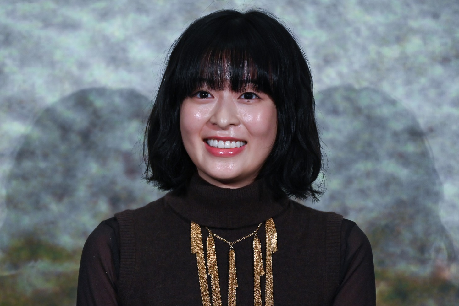 新海誠から映画「国宝」の演技を褒められ笑顔になる森七菜。