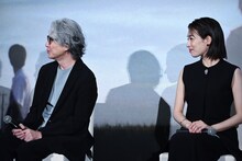 左から吉岡秀隆、木竜麻生。