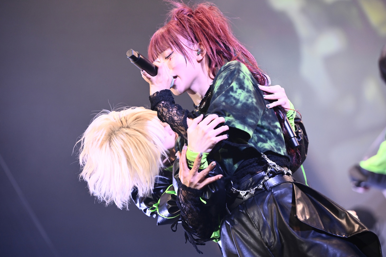 ムロ葉菜子とヒューガー（Photo by fukawadaichi）