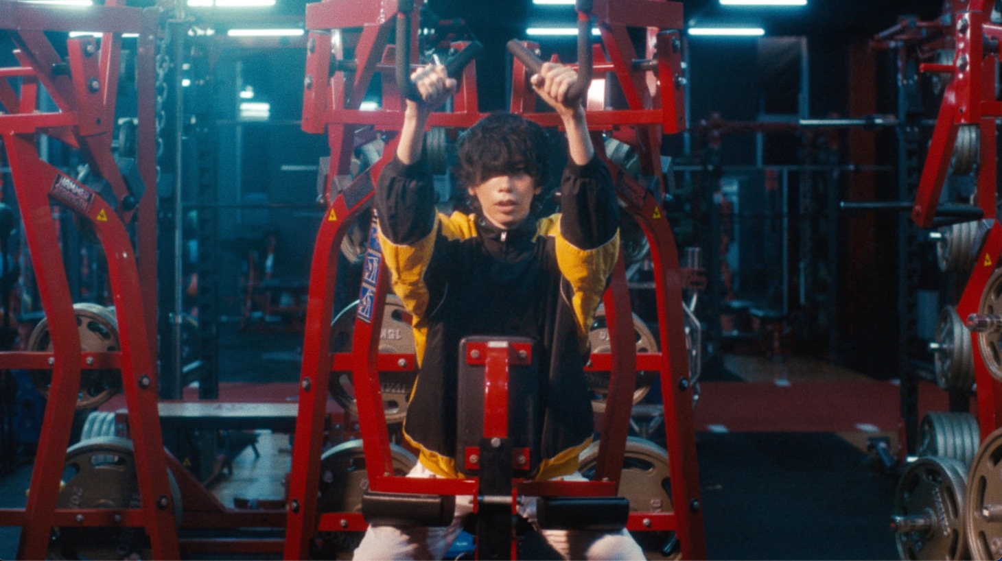米津玄師「KICK BACK」MVより。