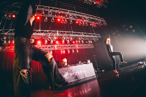 leviとlilbesh ramkoのパフォーマンスの様子。(撮影:宇都宮勝)