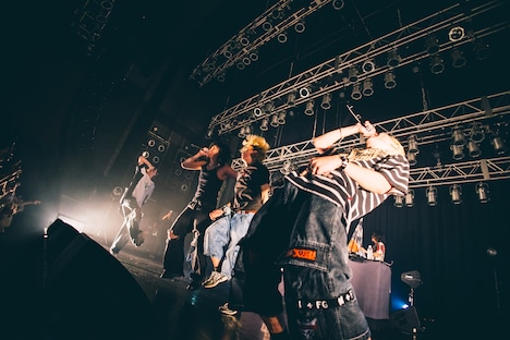 STARKIDSのライブの様子。(撮影:宇都宮勝)