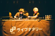 DJパフォーマンスの様子。(撮影:宇都宮勝)