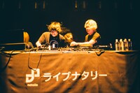 DJパフォーマンスの様子。（撮影：宇都宮勝）
