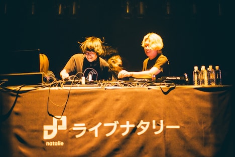 DJパフォーマンスの様子。(撮影:宇都宮勝)