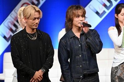 左から深堀未来、砂田将宏（BALLISTIK BOYZ）。