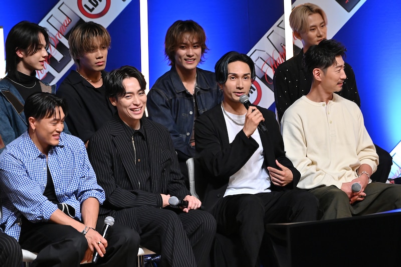 前列左から中務裕太、EXILE TETSUYA、橘ケンチ、EXILE MAKIDAI。