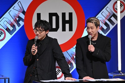 MCを務めた小森隼（GENERATIONS）、陣（THE RAMPAGE）。