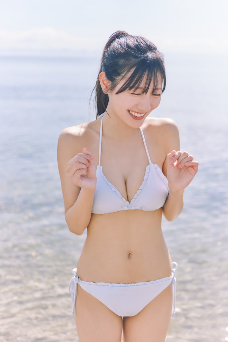河田陽菜 2nd写真集より。（Photo by SAKAI DE JUN）