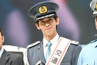 笑顔のリョウガ交通安全大使。