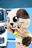 8号車に手を振るチリカちゃん。