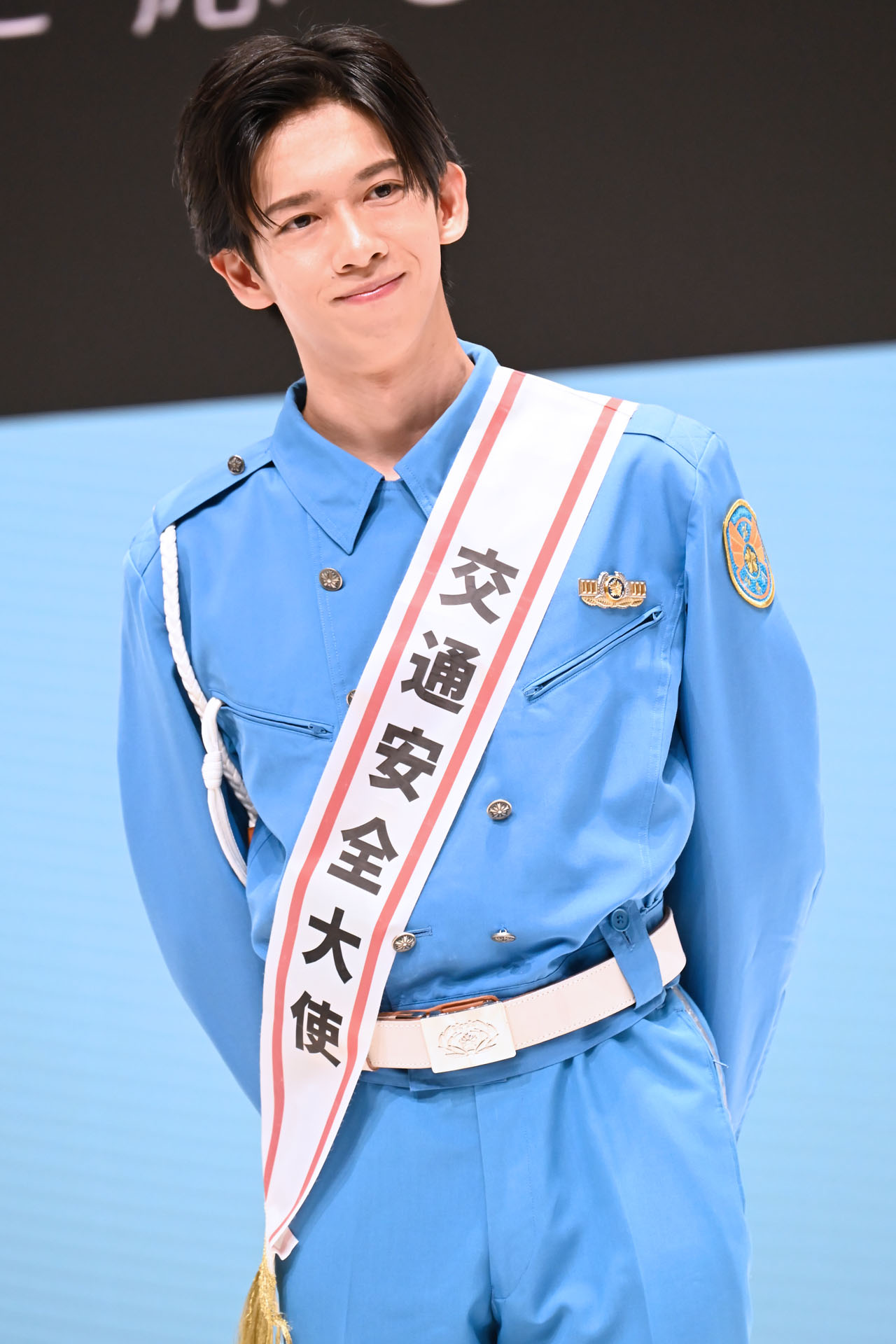白バイ隊員の制服で再登場したリョウガ交通安全大使。