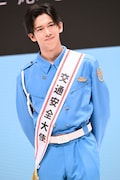白バイ隊員の制服で再登場したリョウガ交通安全大使。