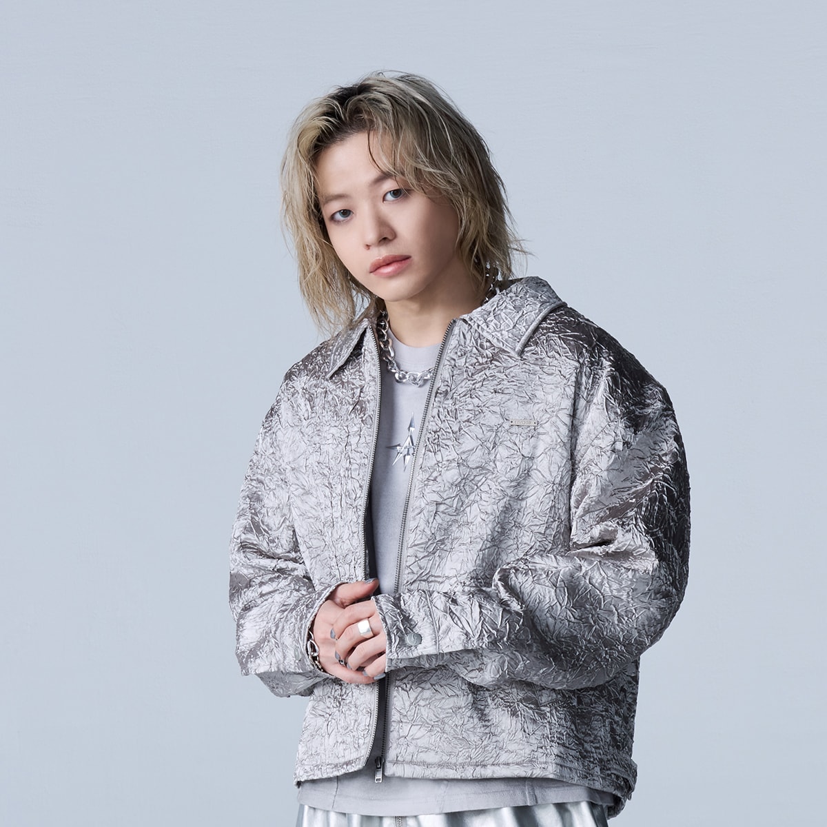 神谷健太 背景ありクリアチャーム⑩ 白衣装 EXILE THE REASON ガチャ クリアチャーム 缶バッジ 神谷健太 - メルカリ