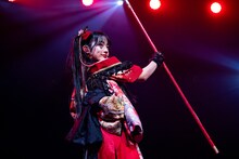 薙刀を構える桜木心菜。