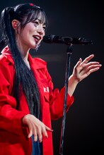 桜木軍団の赤い特攻服でアンコールのステージに現れた桜木心菜。