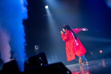 ステージを駆け回る桜木心菜。