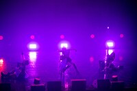 「禁断のカルマ」を歌うココユノノカ。