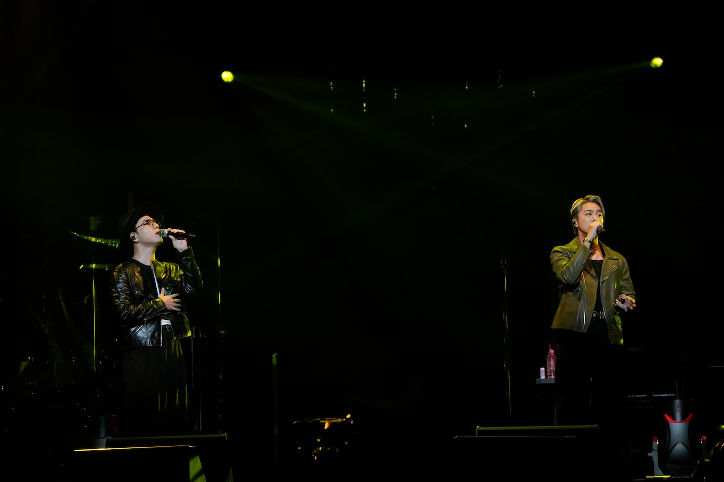 左からØMI、EXILE TAKAHIRO。