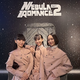 Perfumeがポップアップストアに来店、“カキモト”の玉座を鑑賞