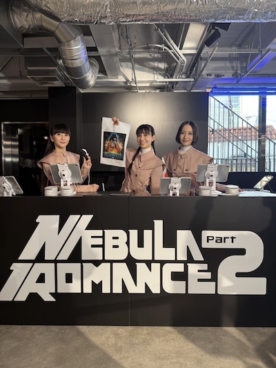「Perfume ZO/Z5 Anniversary "ネビュラロマンス" POP-UP STORE」東京会場に訪れたPerfume。