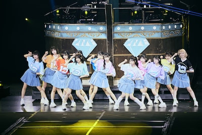 「≠ME 全国ツアー2025『We want to find “カフェ樂園”』」追加公演より。©YOANI/KING RECORDS