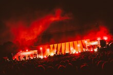 堂本剛「平安神宮 奉納演奏2025」の様子。（撮影：冨田味我）