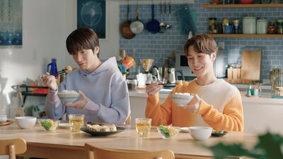 大阪王将の新テレビCM「なんでこんなに」編より。