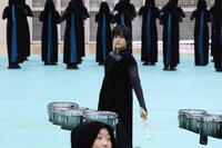 「なにわ×Aぇ!の超合体できるかな？」より「書道パフォーマンス×マーチングバンド」企画の様子。©カンテレ・フジテレビ