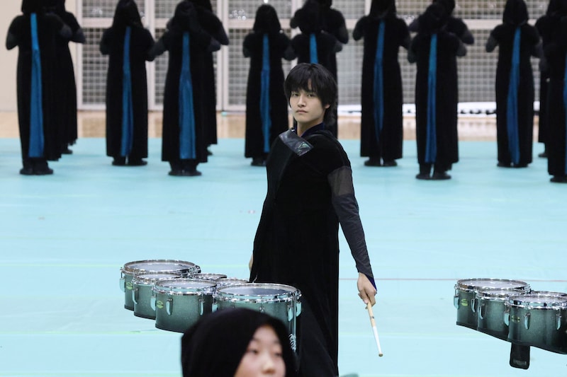 「なにわ×Aぇ!の超合体できるかな？」より「書道パフォーマンス×マーチングバンド」企画の様子。©カンテレ・フジテレビ