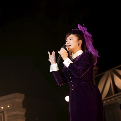 「YOKO MINAMINO 40th Anniversary ～ALL singles ～“楽園のDoor”」の様子。ⒸHIRO EDWARD SATO