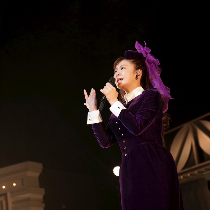 「YOKO MINAMINO 40th Anniversary ～ALL singles ～“楽園のDoor”」の様子。ⒸHIRO EDWARD SATO