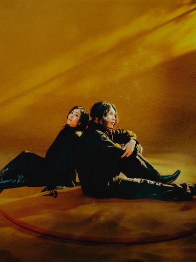 米津玄師と宇多田ヒカルのアーティスト写真アザーカット。