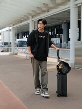 目黒蓮の空港コーデ。