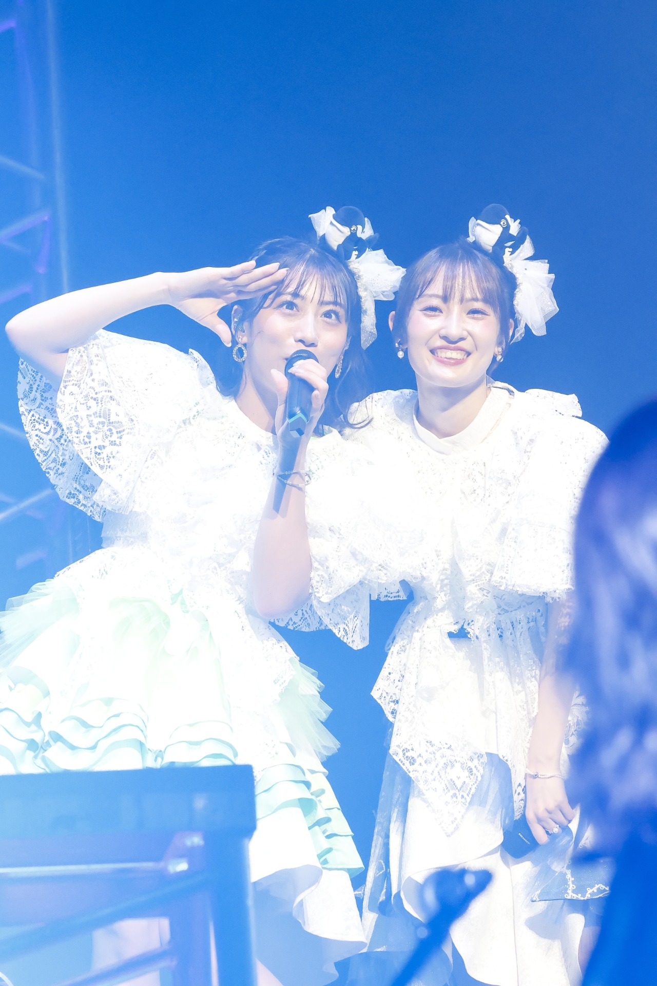 左から坂本遥奈、咲良菜緒。（撮影：笹森健一）