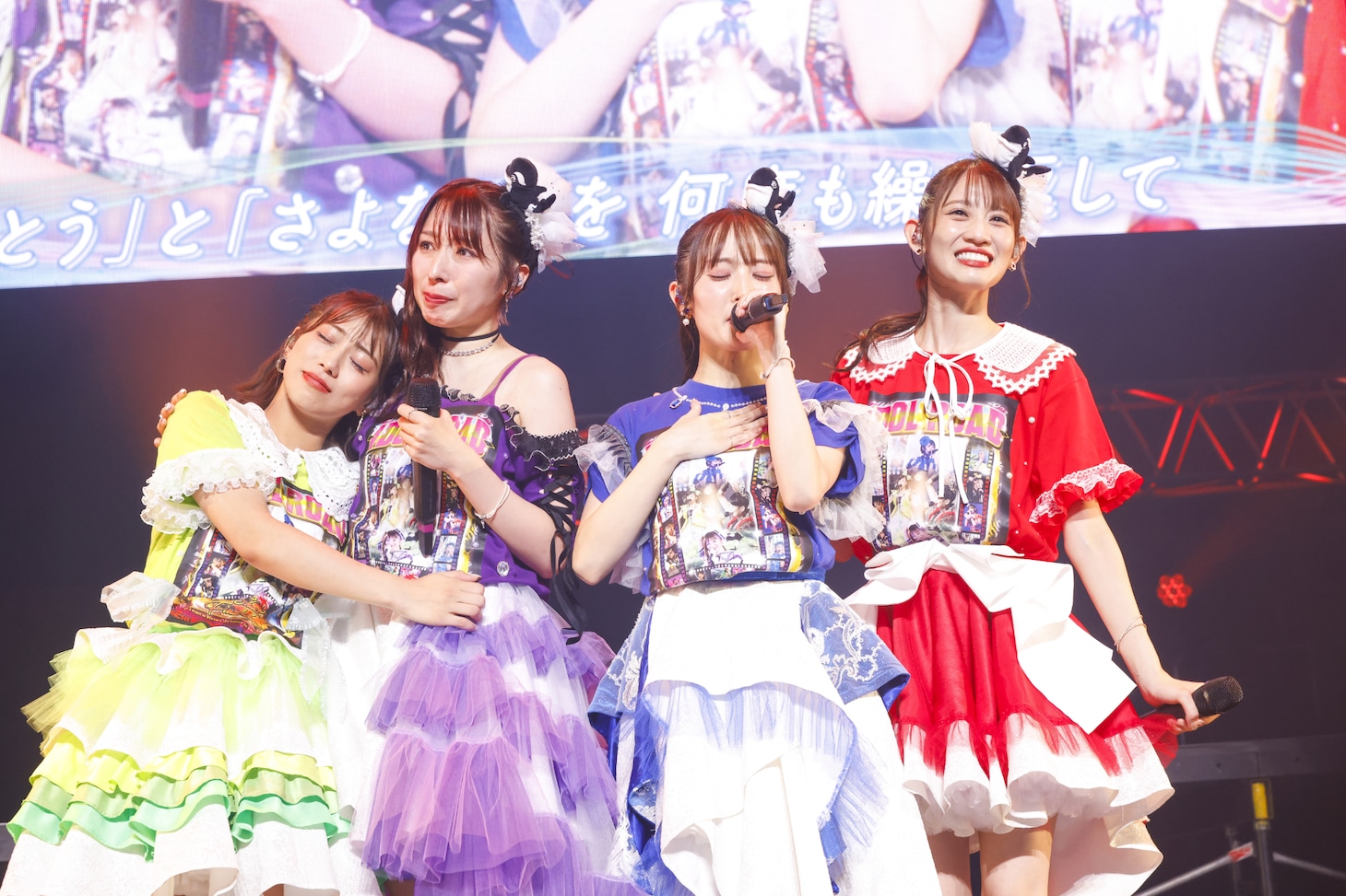 「晴れ晴れ」を歌うTEAM SHACHI。（撮影：笹森健一）