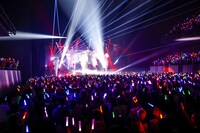 「TEAM SHACHI 最終SHOW～アイドルロード～：君のココロの伝説になりたい！」の様子。（撮影：笹森健一）