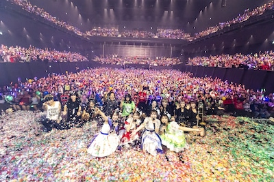 「TEAM SHACHI 最終SHOW～アイドルロード～：君のココロの伝説になりたい！」の様子。（撮影：笹森健一）