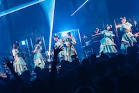 「Devil ANTHEM. ONE MAN LIVE『#でび夏霞演奏会2025』」の様子。（撮影：真島洸）