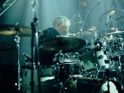 冨田洋之進（Dr）（撮影：Motouchi Daikichi）